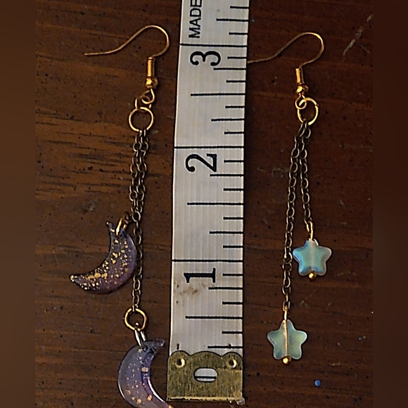 Handme Mismatched Style Gold and Purple Crescent Earrings - Picture 4 of 5